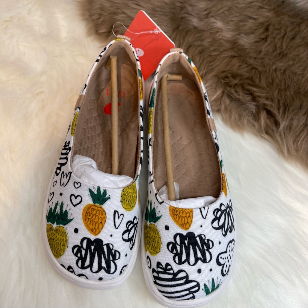 NWT UIN Women’s Shoes/Sweet Pineapple/US9